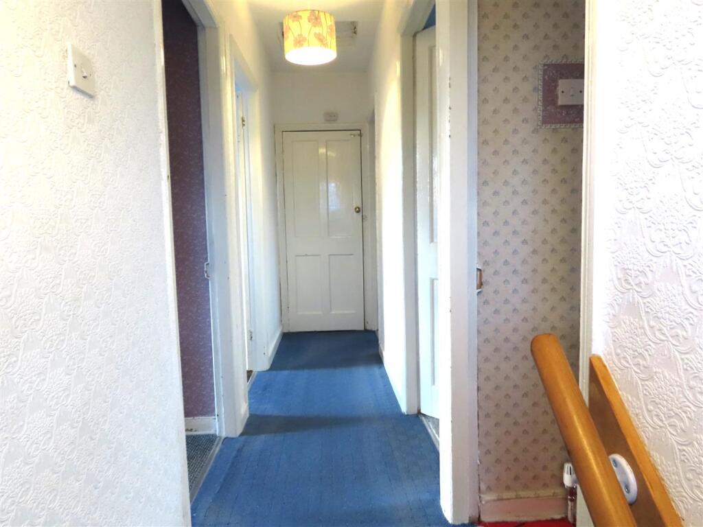 FIRST FLOOR LANDING