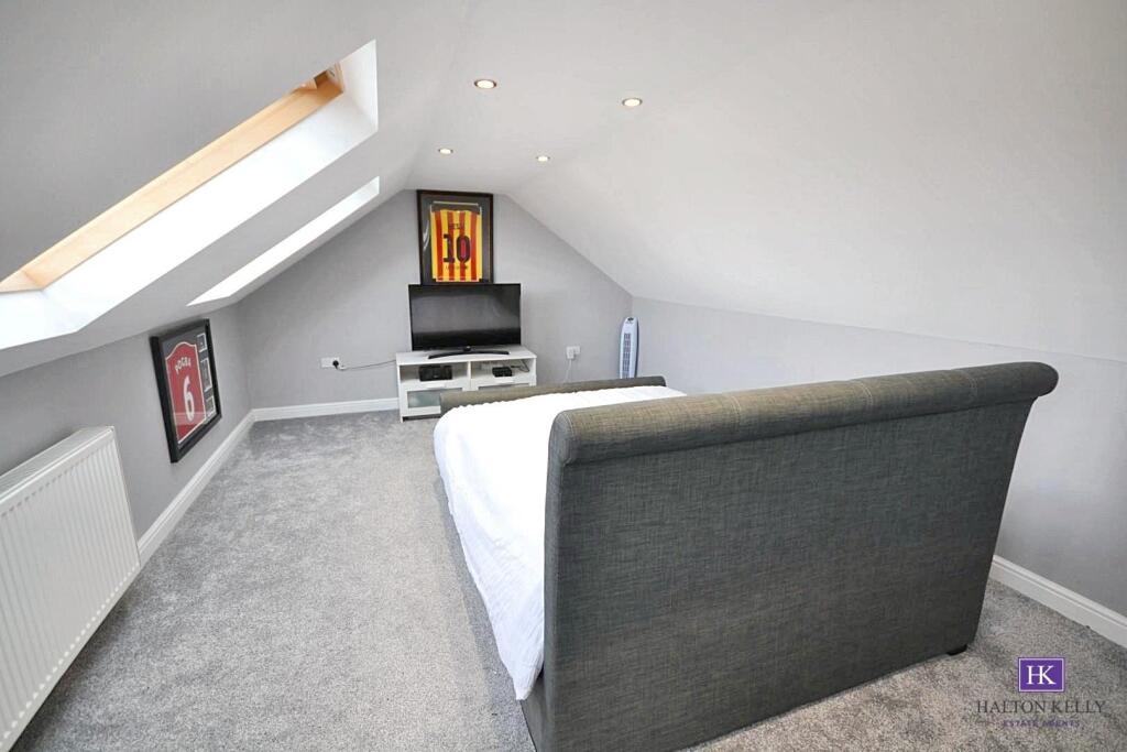 BEDROOM FIVE/GAMES ROOM