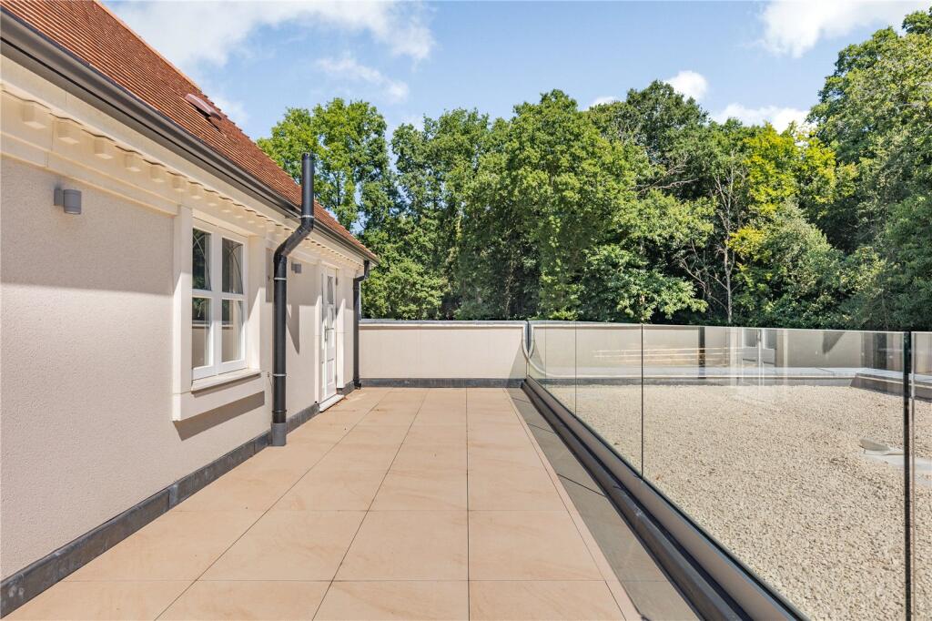 Side Terrace