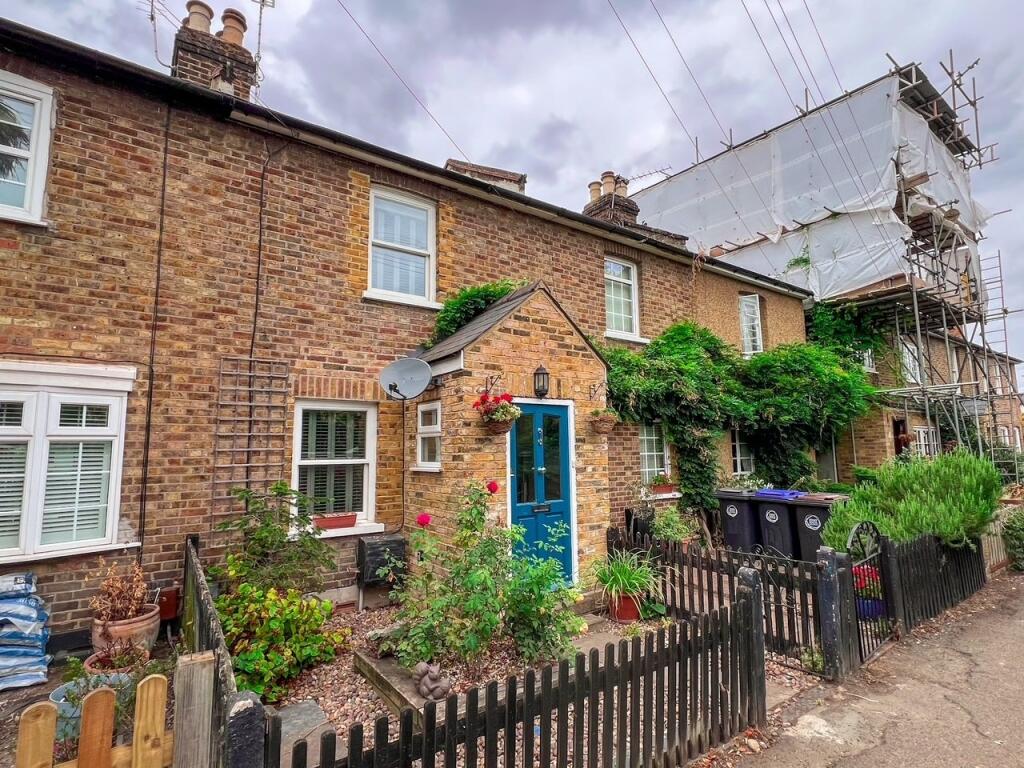 Spring Gardens, West Molesey, KT8