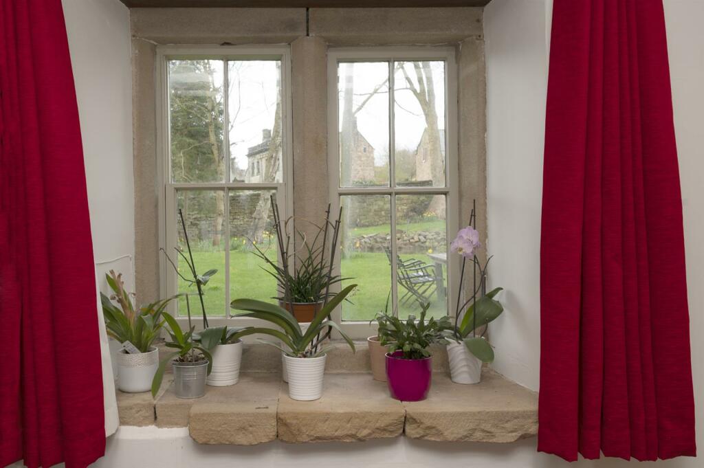 Sitting Room - window to garden.jpg