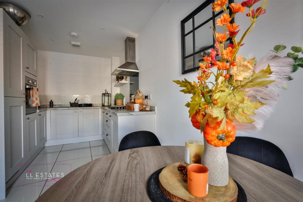 Kitchen diner 2.jpg