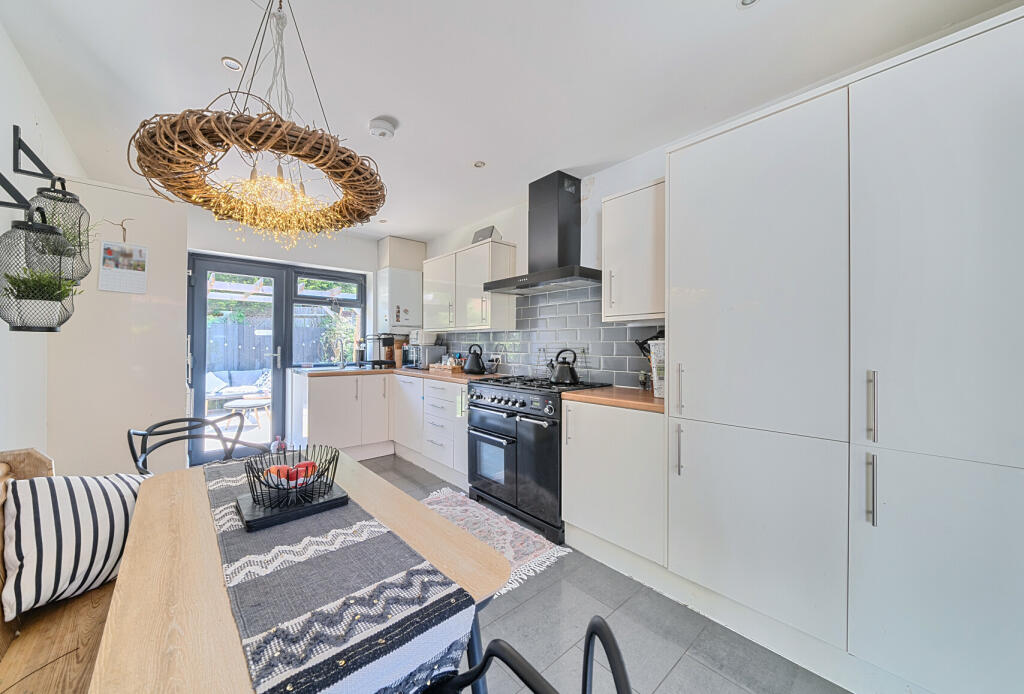 1298556-48-682f22...