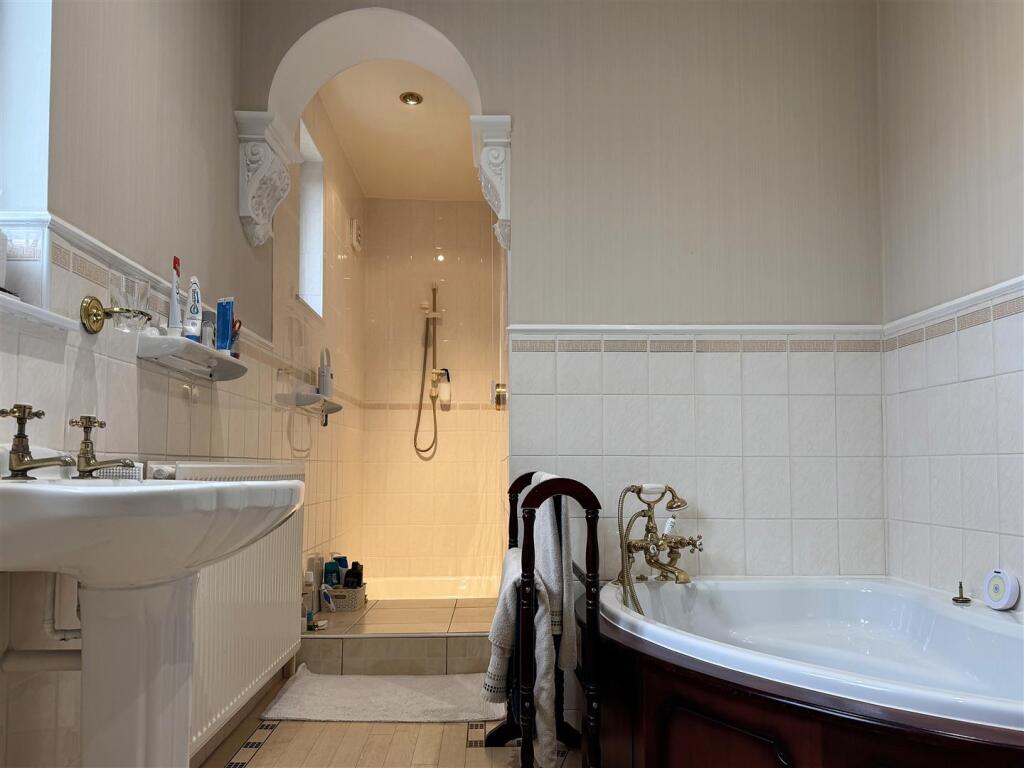09 BATHROOM_0293.jpg