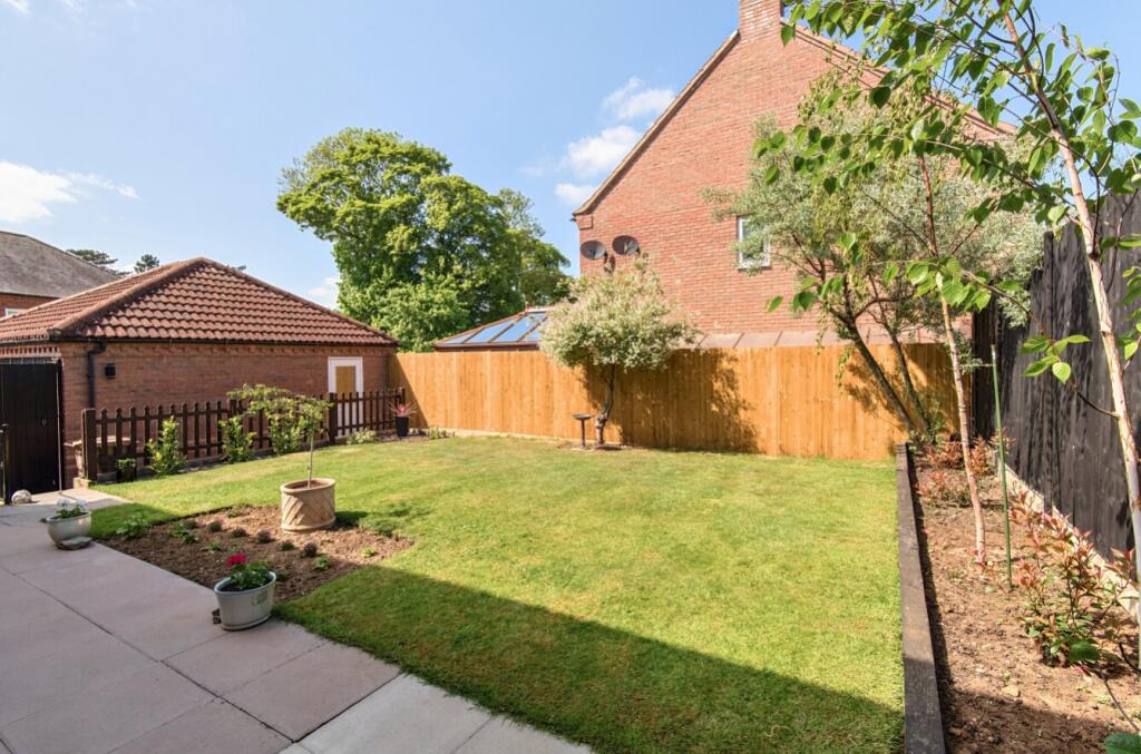 1293334-11-682a4fa160e4b-ARW