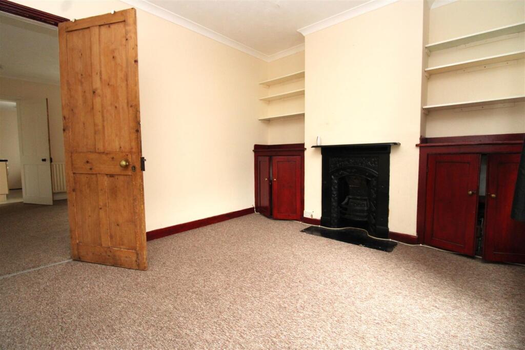 lounge 1.JPG