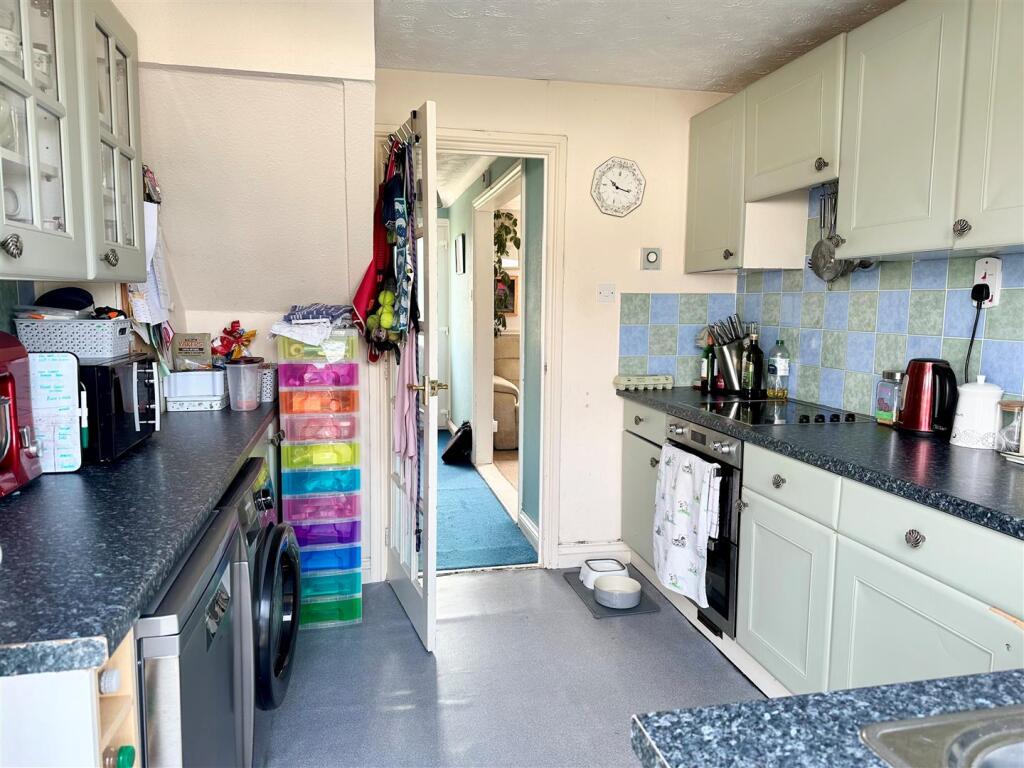 Kitchen 2.jpg