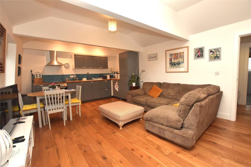 Lounge/Kitchen