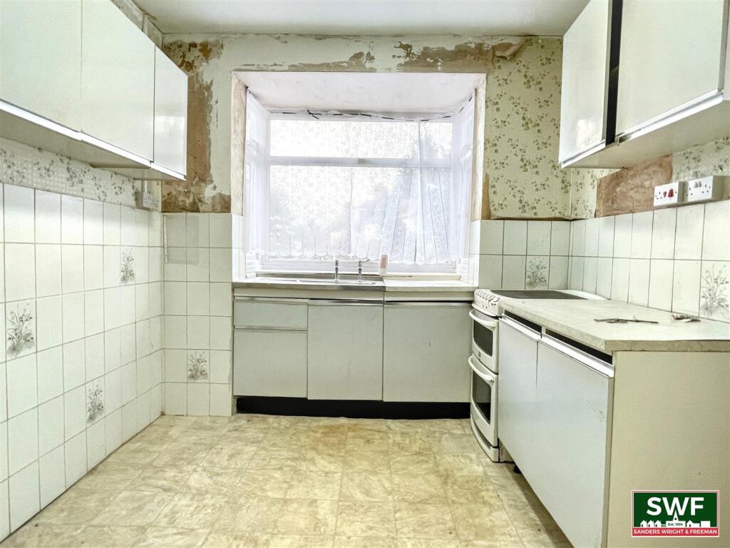 Kitchen2.jpg
