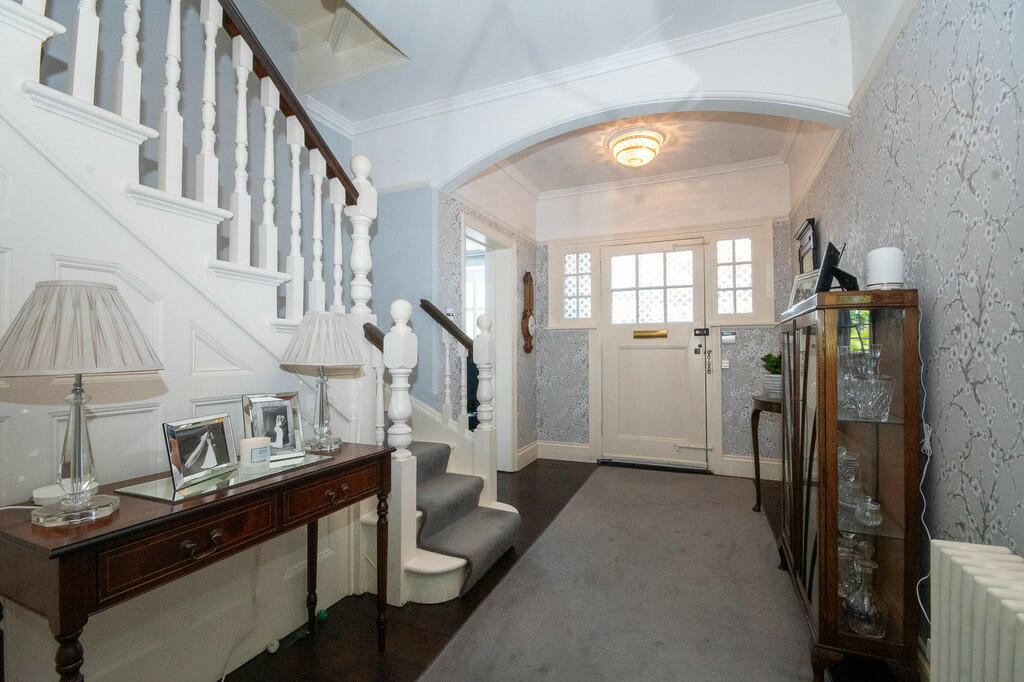 IMG_391349_3_larg...