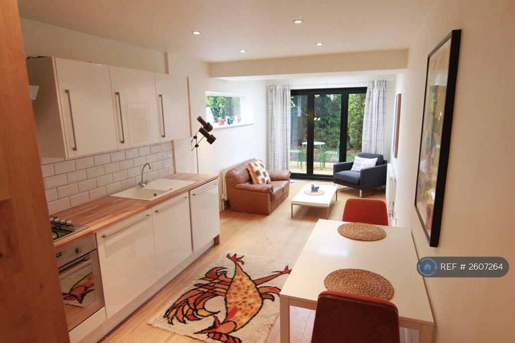 Kitchen &amp; Living Area