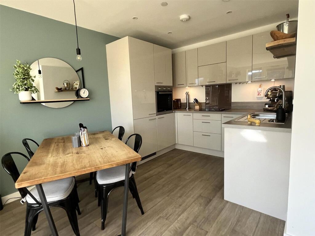 Kitchen/Dining