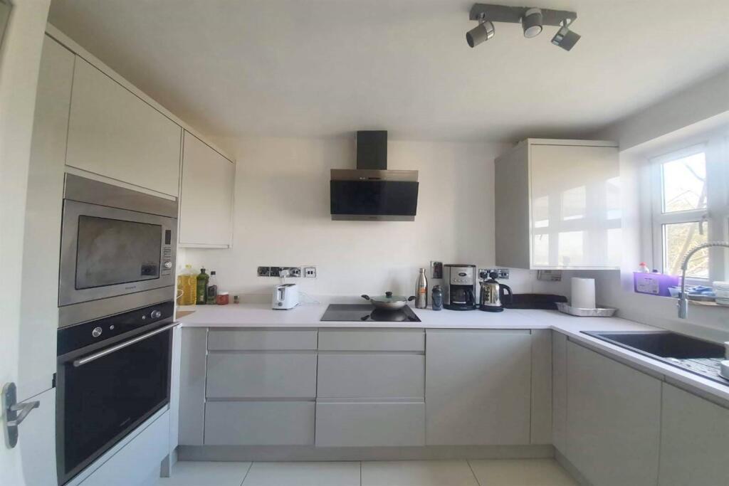 Modern fitted kitche