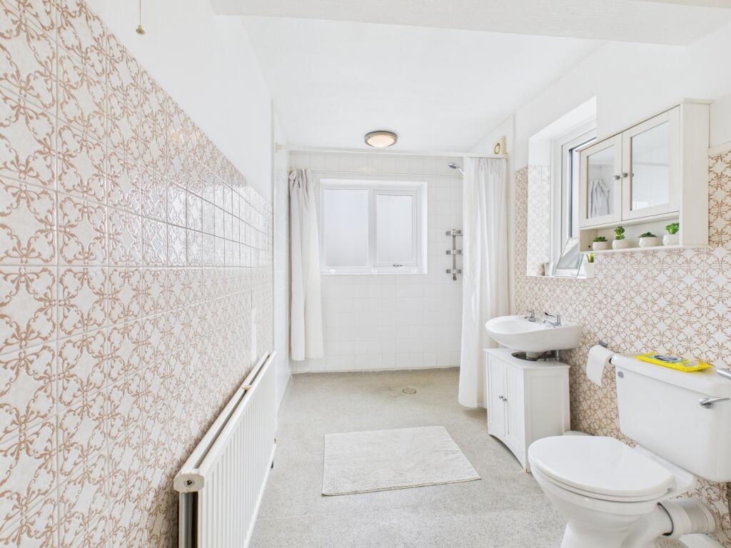 CAM03729G0-PR0102-STILL021