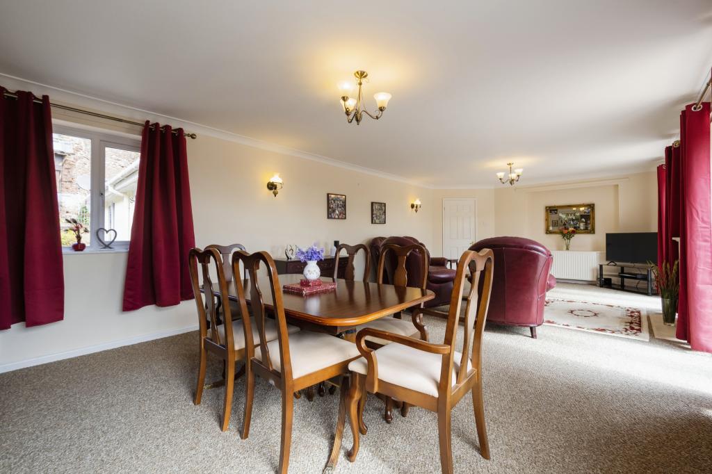 Lounge/Dining Room