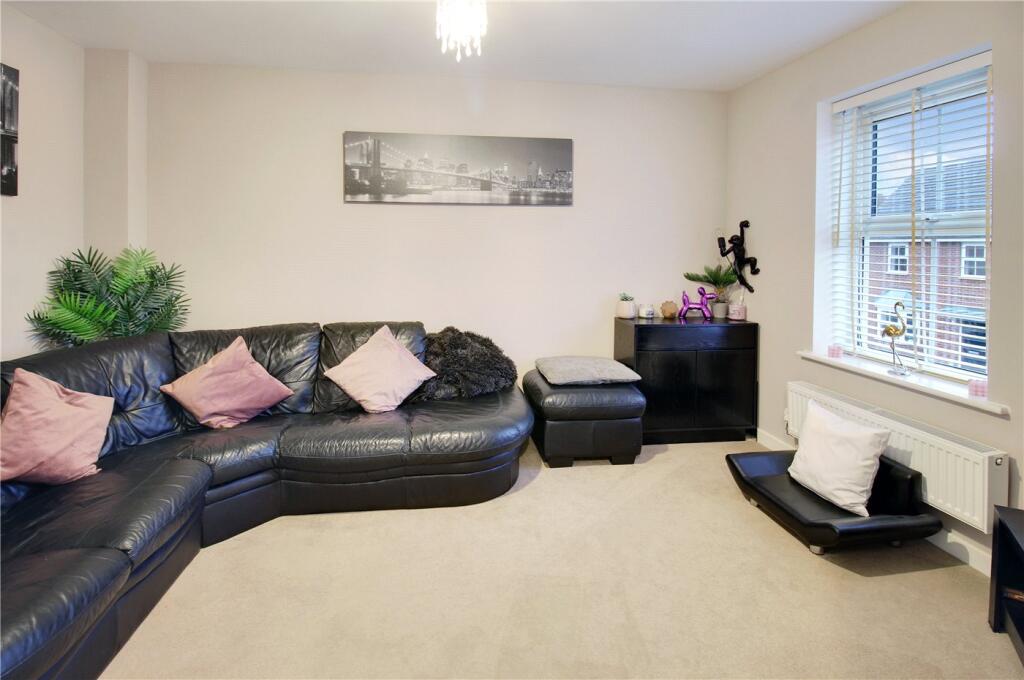 Lounge/Bedroom 5