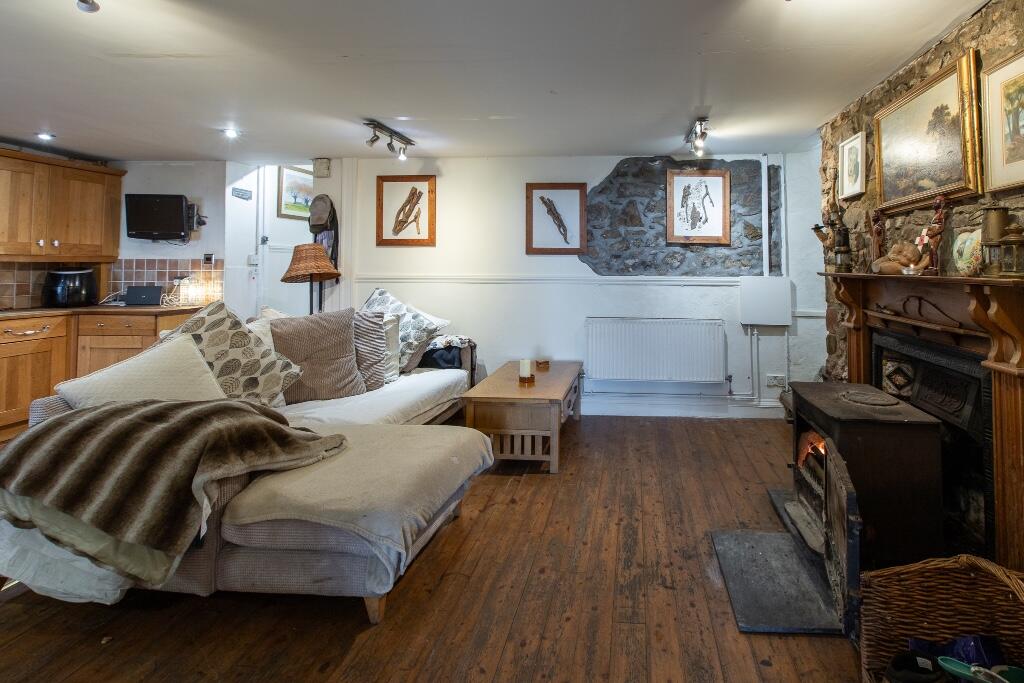 Kitchen/Fireplace