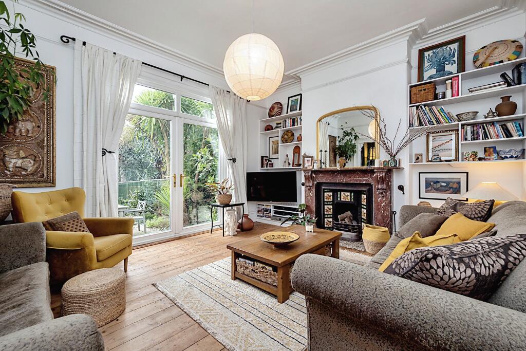 Lounge/Dining Room