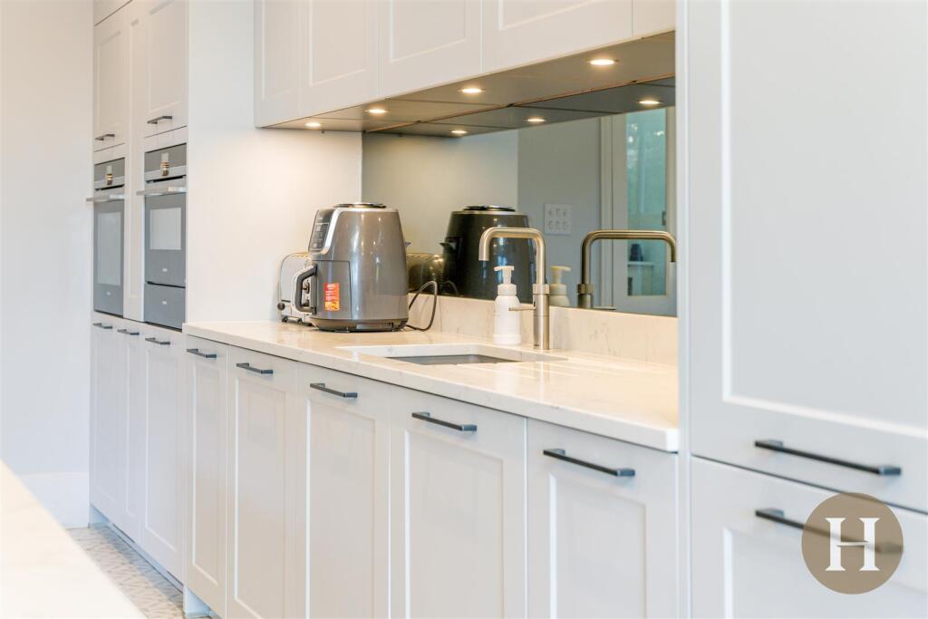 Hadleigh Estate Agents-22.jpg