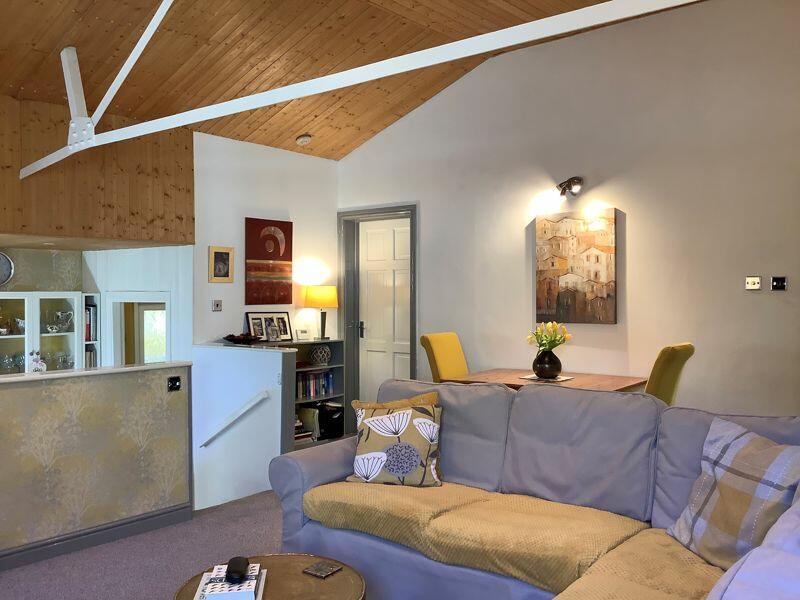 Lounge/dining room