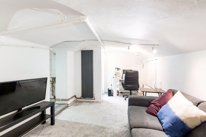 Snug/Office Space