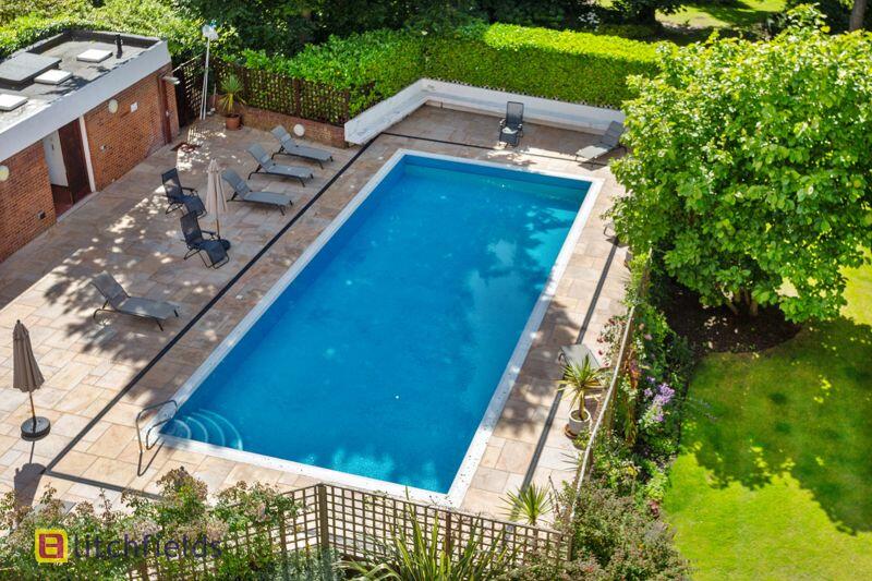 Outdoor Communal Swimming Pool