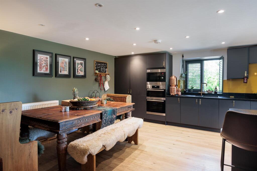 Kitchen Dining Area