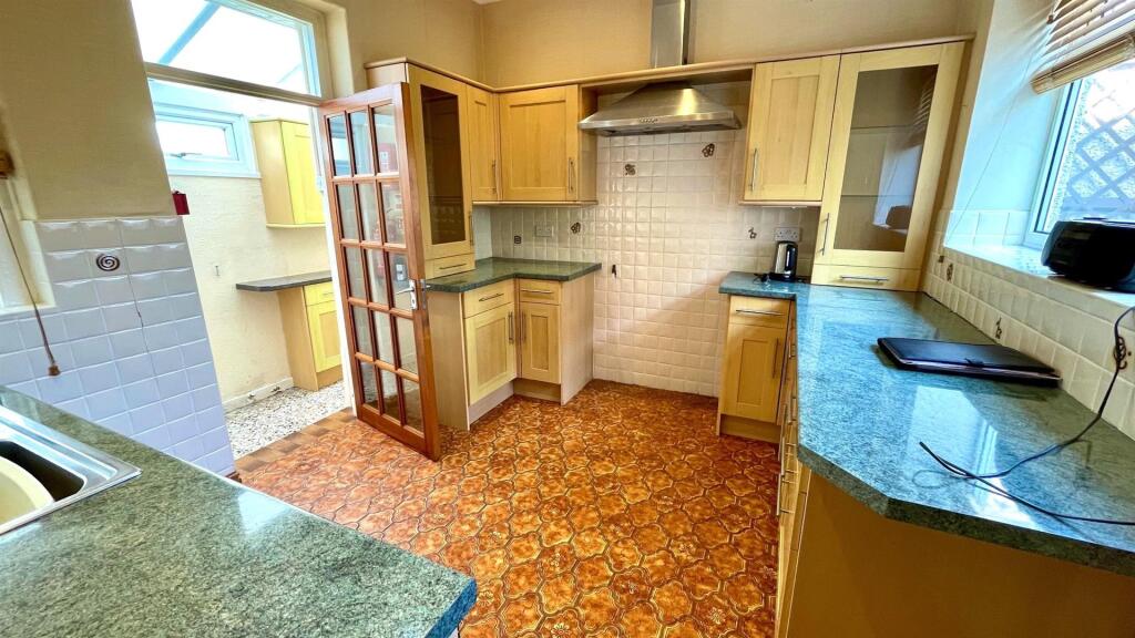 DOUBLE ASPECT KITCHEN