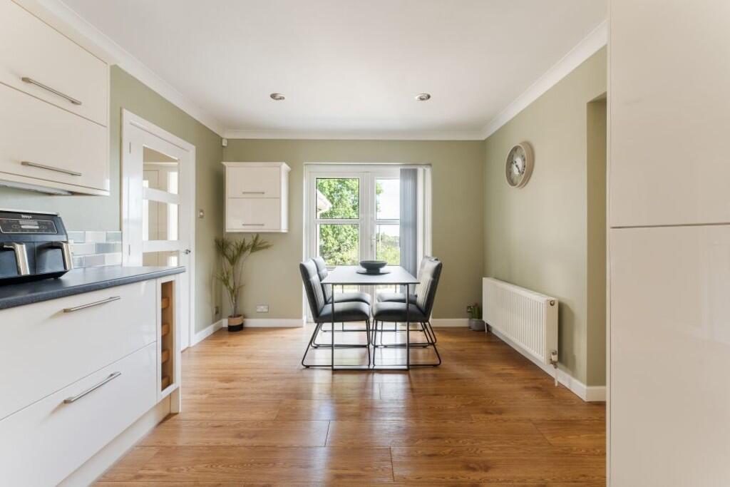 15 Barry Gardens-...