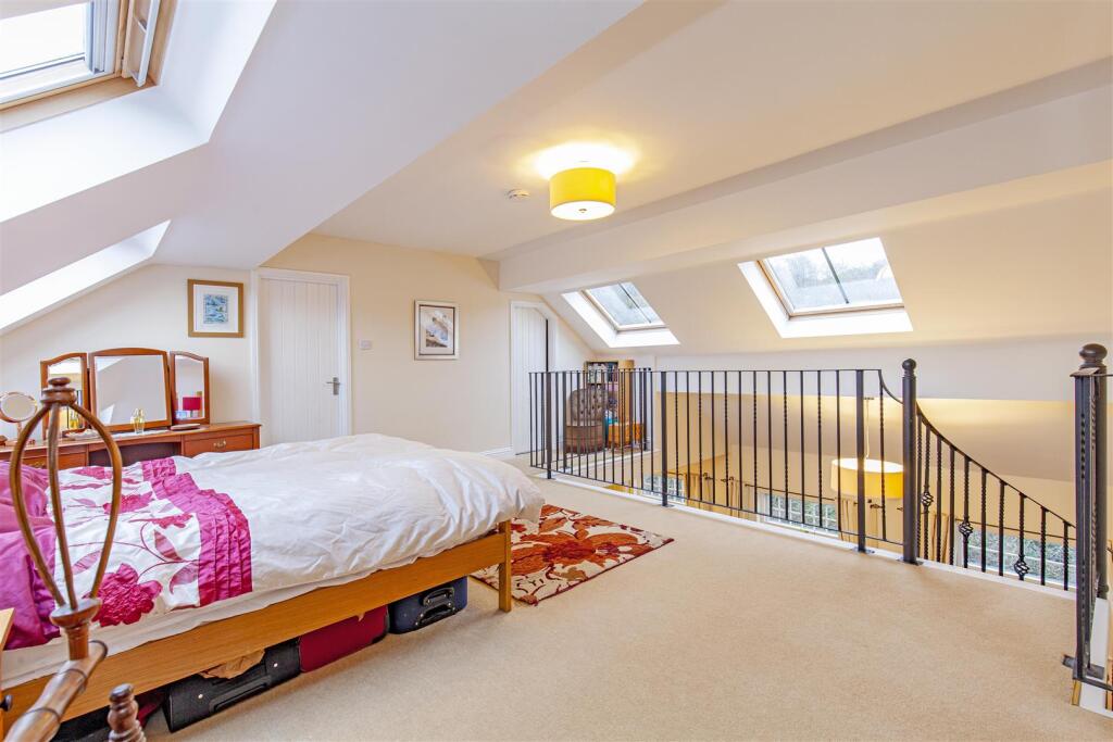 Bedroom 1-2.jpg