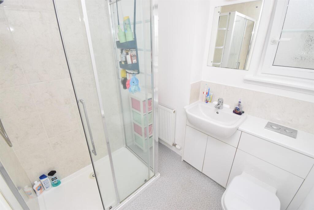 SHOWER ROOM.jpg