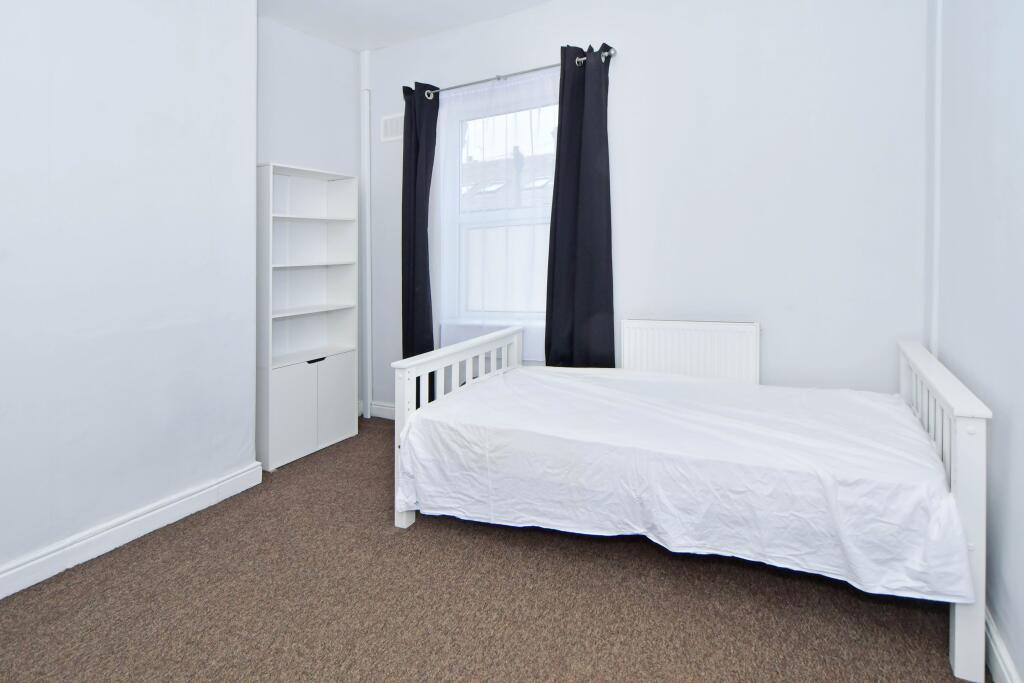 Bedroom 1 (3)