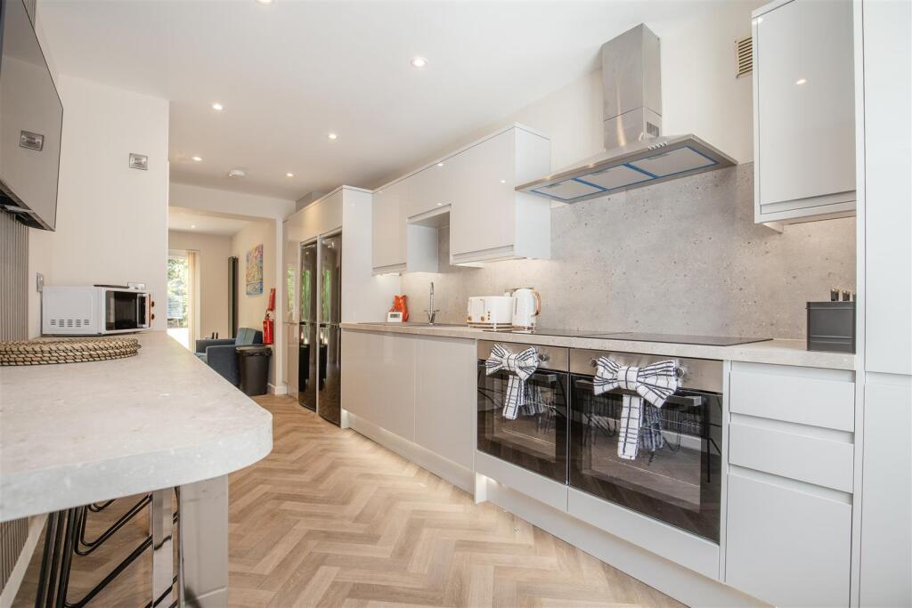 kitchen 5.jpg