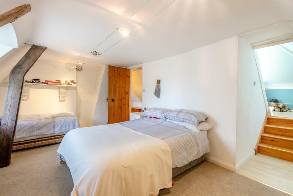 8618492-interior34.jpg