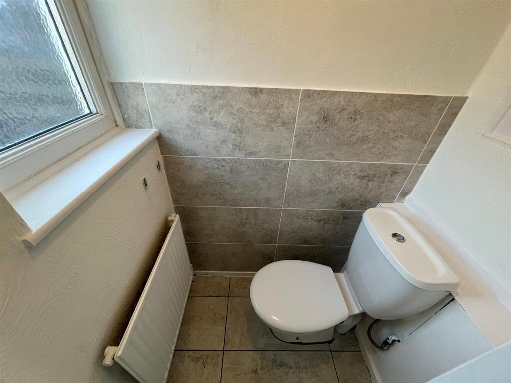 Toilet.jpg