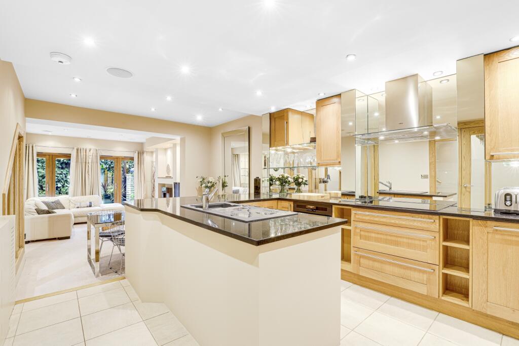 32 CASTLE B HARRY HIGH RES (24)