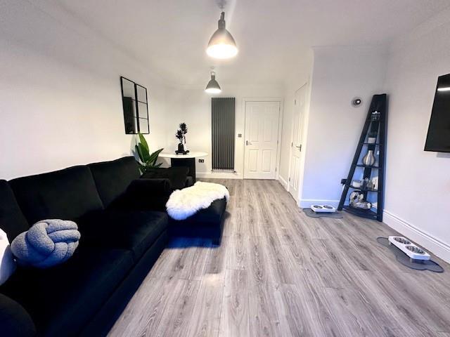 new lounge.jpg