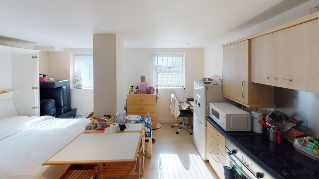 Flat-6-Queens-Apartm