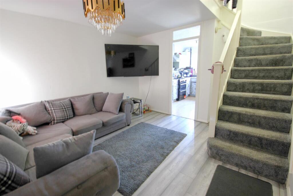 lounge 1.JPG