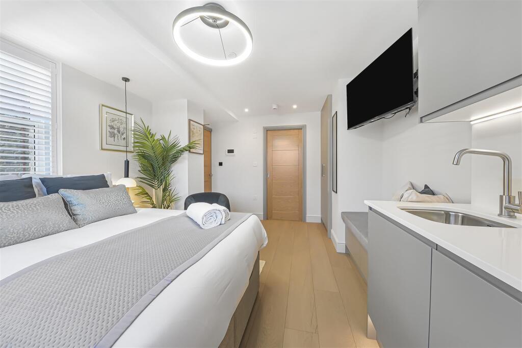 One Stay - Studio 5, 9 &amp;13 - Bedroom - Image 6 (1)