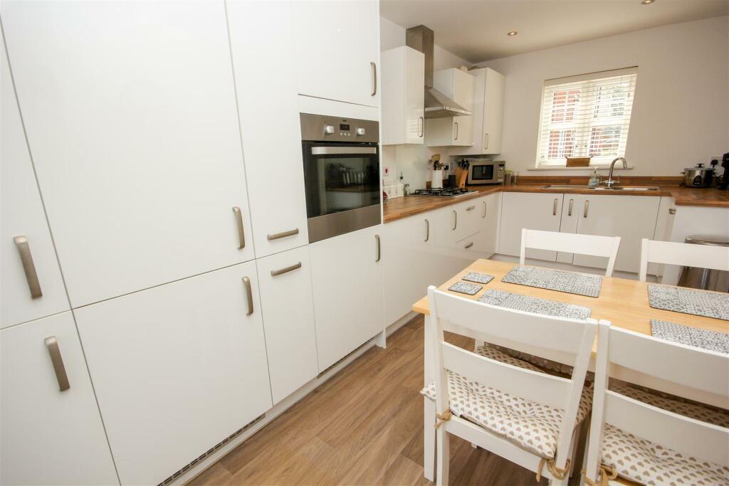 Kitchen Dining.jpg