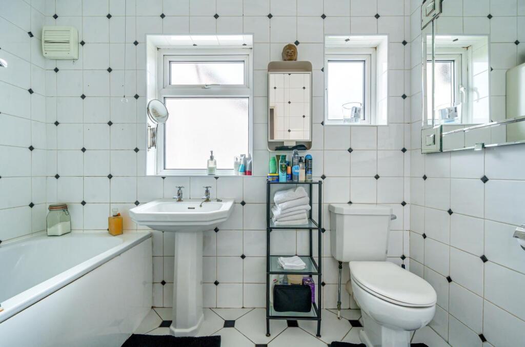 970047 (8).jpg