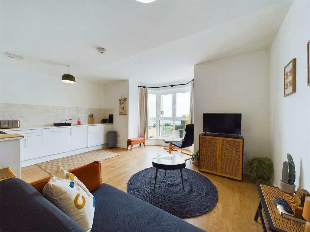 Lounge/Kitchen with view