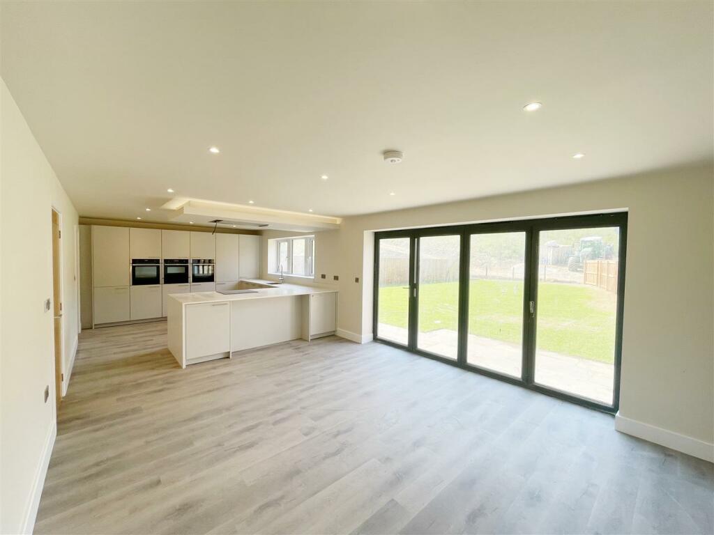 OPEN-PLAN DINING LIVING KITCHEN