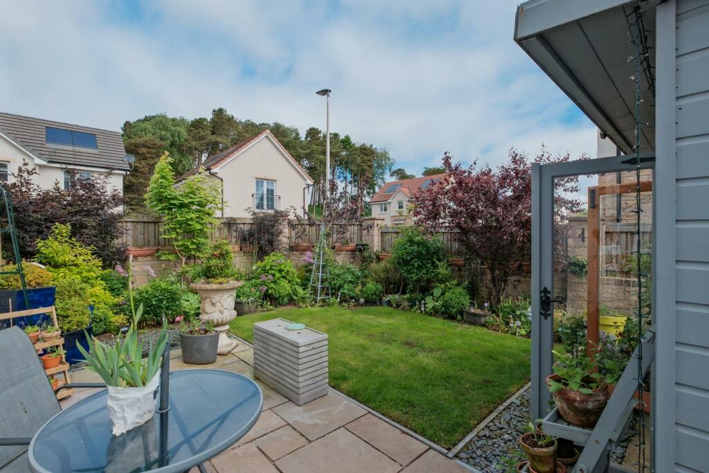 006-3 Burnhead Gardens Carluke ML8 4QL.jpg