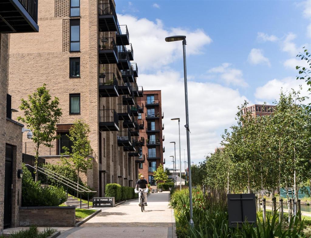 2021-07-14_MiddlewoodLocks-122 crop.jpg
