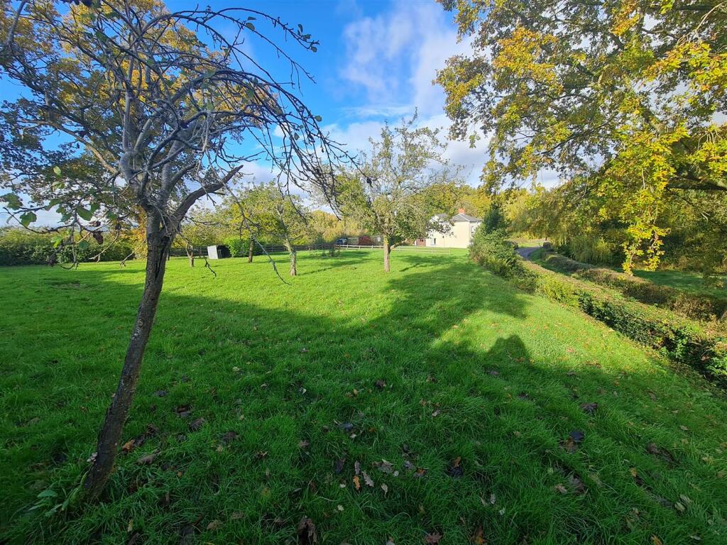 Buiding plot plus road.jpg