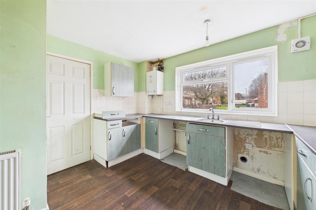 15 Courtenay Walk, Worle, North Somerset BS22 7TQ 