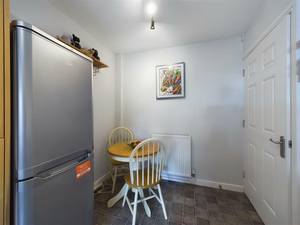 KITCHEN/ DINER