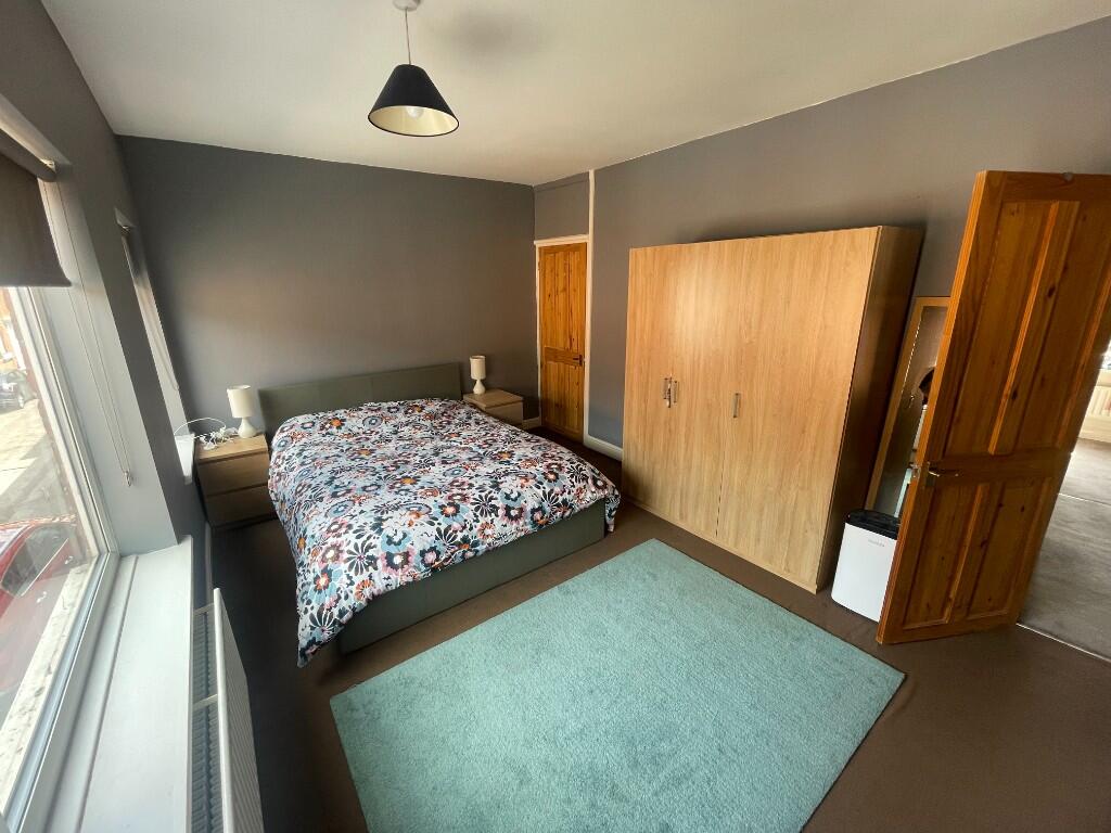 MAIN BEDROOM